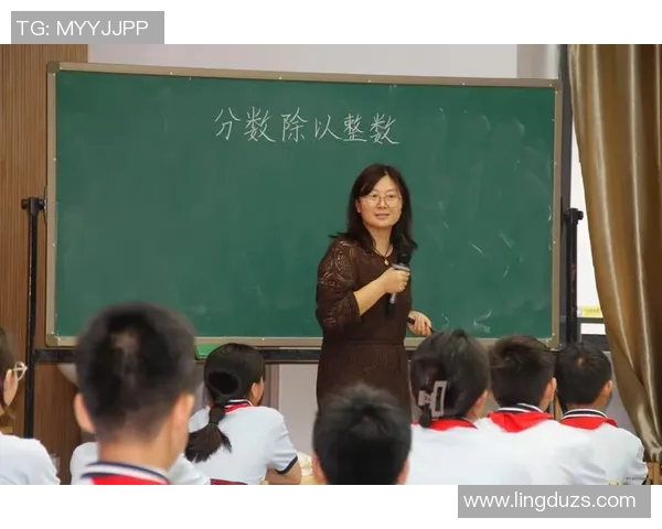 《聚焦赛季发展与球队表现的全景分析》